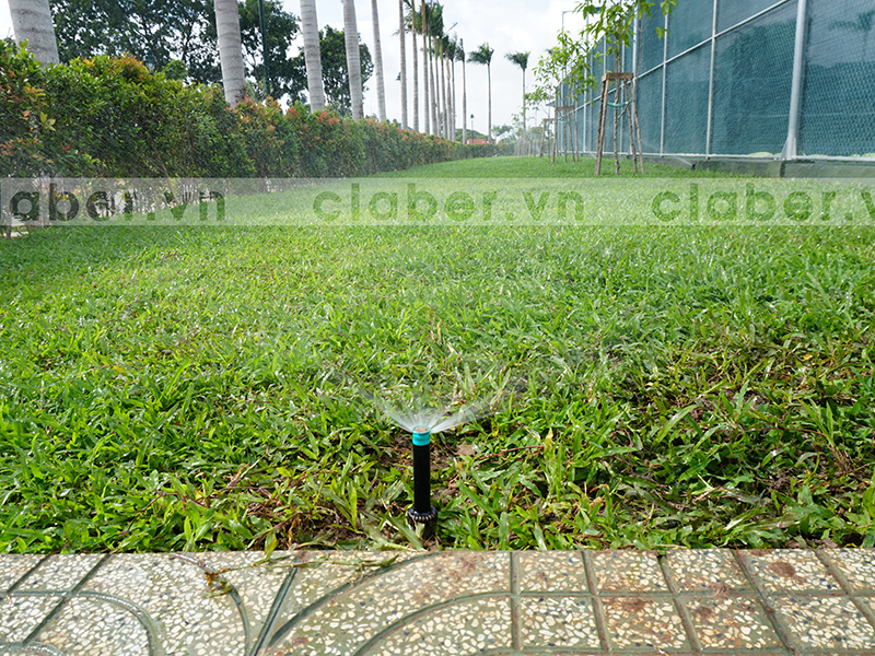hệ thống tưới phun mưa dải đất rộng