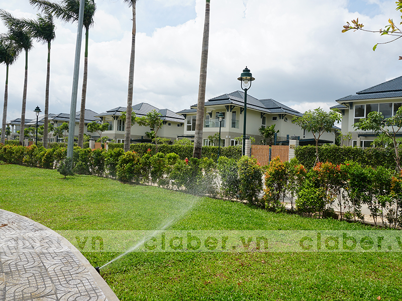 hệ thống tưới phun mưa đoạn cong hẹp