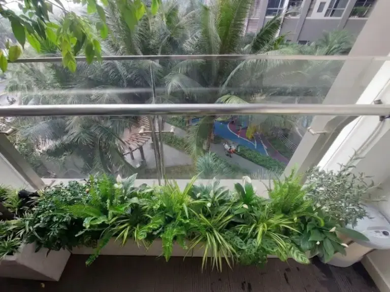 Lắp đặt bộ bình tưới nhỏ giọt Aqualux tại Park 2 Vinhome Central Park