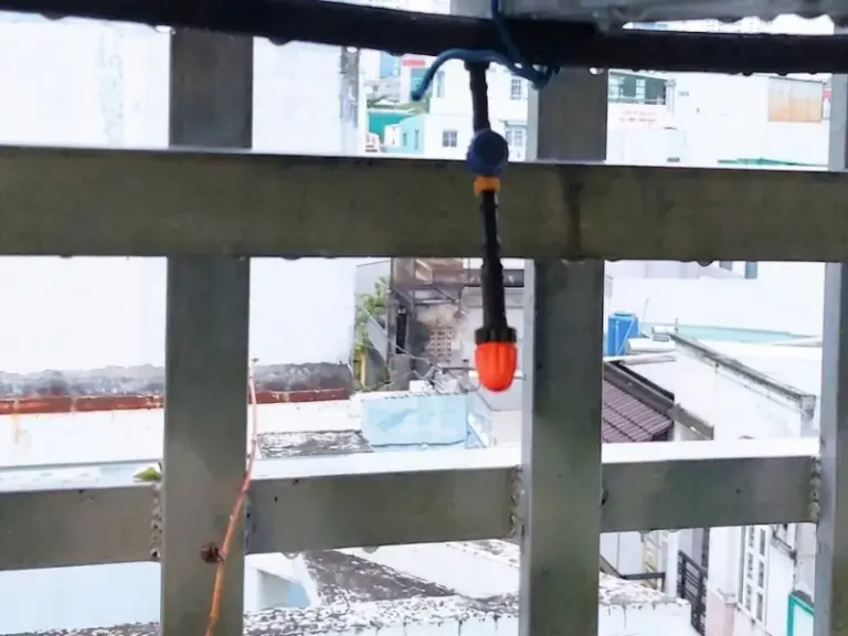 Lắp hệ thống tưới ban công kết hợp (phun sương và nhỏ giọt) tại Quận 5, TP. Hồ Chí Minh
